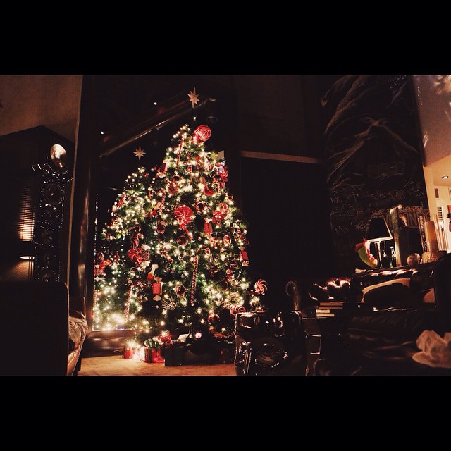 It’s actually really Christmassy out at the lounge in #EastWestStudios#EastWest